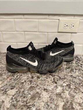 Women’s Nike Vapormax (size 10)